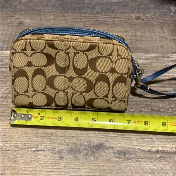 Coach wristlet - Picture 2 of 4
